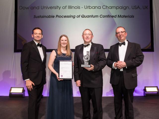 Award winners UIUC and Dow